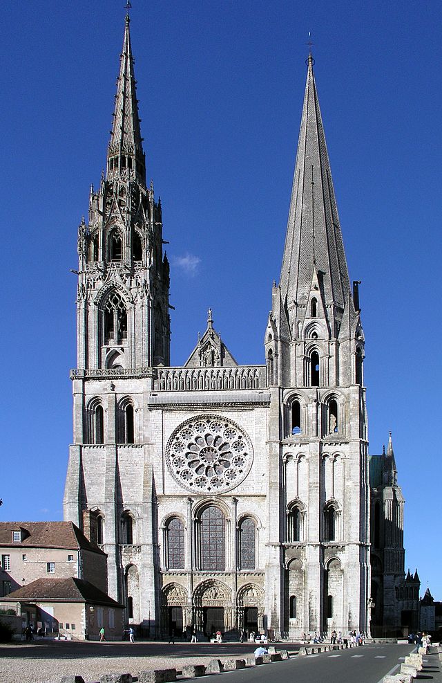 640px-Westfassade_Chartres